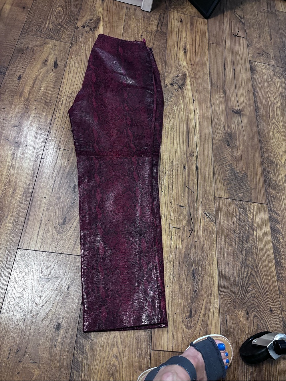 Vintage Saks Fifth Avenue Burgundy Python 100% Snake leather pants. - Picture 5 of 10